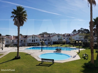 Moradia em condomínio com piscina, ginásio e parque infantil em Algueirão, Sintra