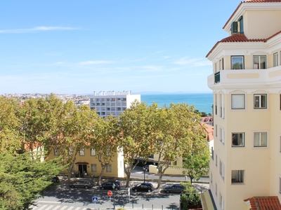 Apartamento T2 com vista para o mar, no Monte Estoril