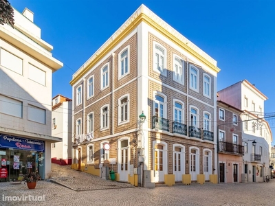 Apartamento T3 Duplex no centro de São Martinho do Porto.