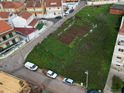 Terreno Urbano com 1210m2 em Casal de Cambra - Sintra
