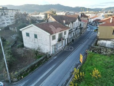Venda de moradia, no centro da Vila das Taipas, Guimarães.,