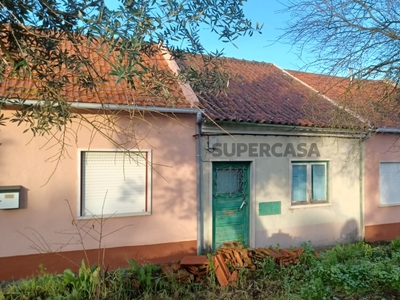 Casa Geminada T1+1 à venda em São João Baptista e Santa Maria dos Olivais