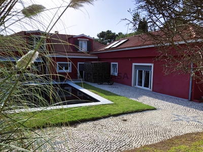 Moradia T6 Duplex à venda na Avenida Engenheiro Adelino Amaro da Costa