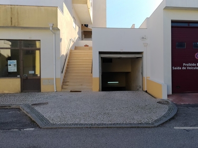 Estacionamento para comprar em Peral, Portugal