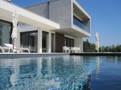 Moradia de luxo arquitetura moderna em salir do porto com piscina aquecida