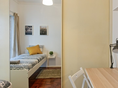 Quarto para alugar, Apartamento com 5 quartos, Benfica, Lisboa
