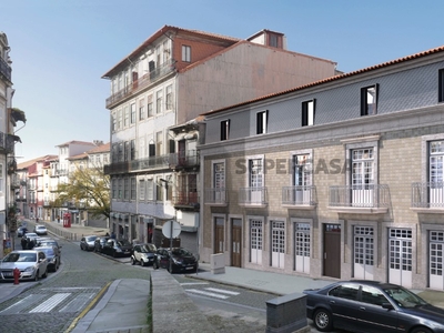 Apartamento T1+1 à venda na Rua de Cimo de Vila