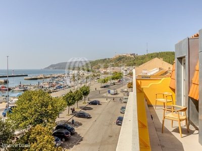 Apartamento T2 com terraço, em Setúbal