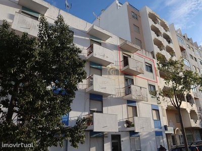 Apartamento T2 p/Remodelação em Zona Central - Olhão