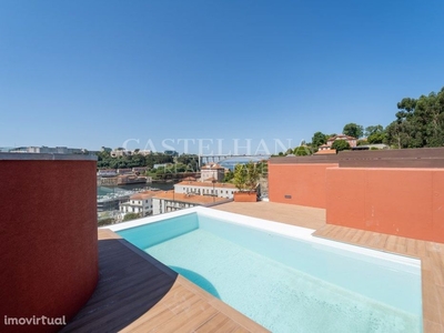 Penthouse T3 com piscina privada e vistas sobre o Rio Douro