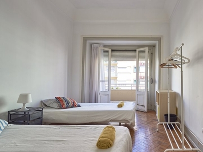 Quartos para alugar em apartamento de 9 quartos no Areeiro, Lisboa