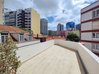 Apartamento T2 para arrendamento em Campolide