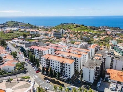 Apartamento T3 com Logradouro no Caminho de Santa Quitéria, Santo António, Funchal
