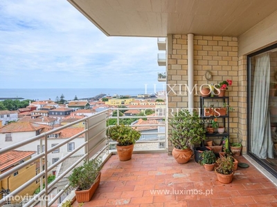 Apartamento T4+1 com varanda e vistas mar, na Foz Velha, Porto