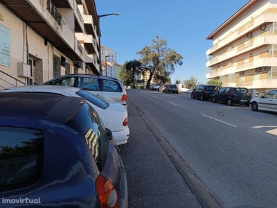 Estacionamento para alugar em Santo António dos Olivais, Portugal