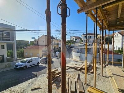Moradia geminada T3 em construção em São João da Talha