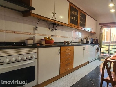 Excelente apartamento 3 assoalhadas 2 varandas e arrecadação