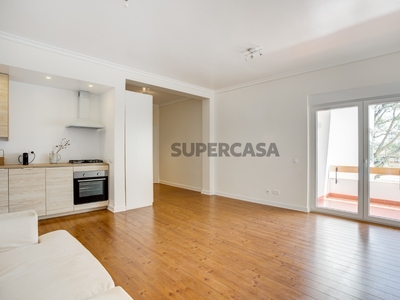 Apartamento T1 para arrendamento na Avenida Gaspar Corte Real