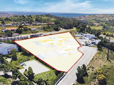 Lote de terreno com 5.940 m² e projeto para construção de 3 moradias térreas com piscina