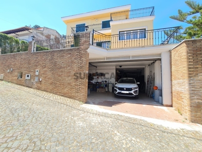 Moradia Isolada T6 Duplex à venda na Rua Major António Pereira de Almeida