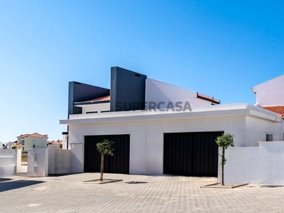 Moradia T4 Duplex à venda na Rua Dom João I