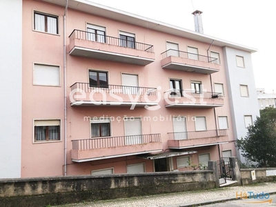 Apartamento T2 localizado na zona de Celas, em Coimbra para remodelar