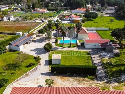 Quinta com moradias, piscina e campo de ténis em Palmela