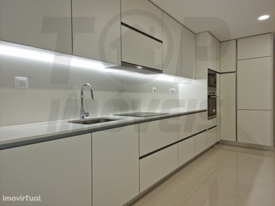 Apartamento T2 C/ Box e Terraço - Forte Da Casa - 315.000€