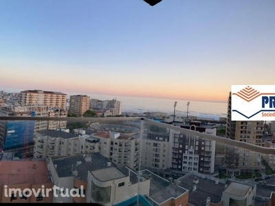 Excelente apartamento T4 com vista panorâmica para o mar.