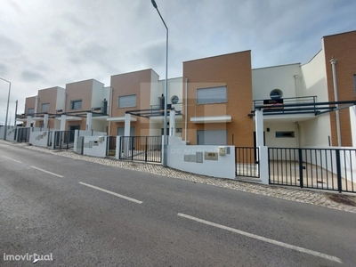 Moradia T3 com 2 pisos situada na Aldeia do Meco, muito p...
