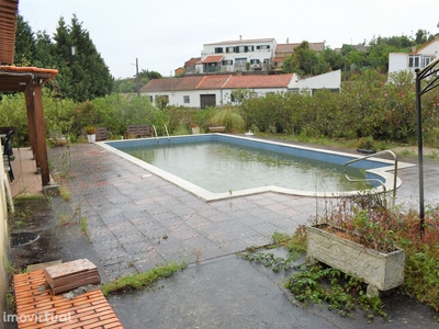 Moradia T3 com piscina a poucos minutos de Torres Vedras 