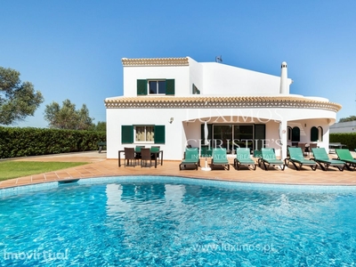 Moradia V4, com piscina e jardim, Albufeira, Algarve