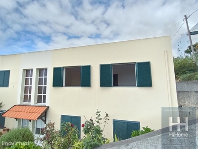 Apartamento T2 renovado em Santo António, Santo Amaro