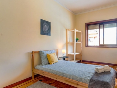 Aluga-se quarto em apartamento T5 no Covelo, Porto