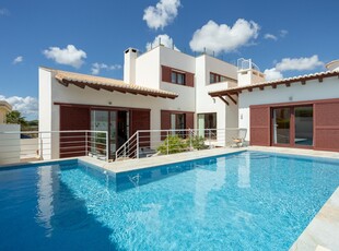 Fantástica Moradia T5 com piscina, para venda em Lagos, Algarve
