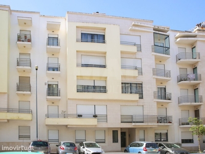 Moradia de 2 pisos, recuperada em Abaças / Vila Real