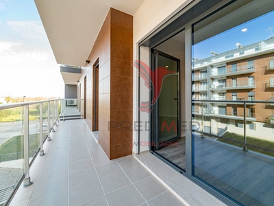 Apartamento T2, com terraço de 62.25m2 e parqueamento no Montijo,