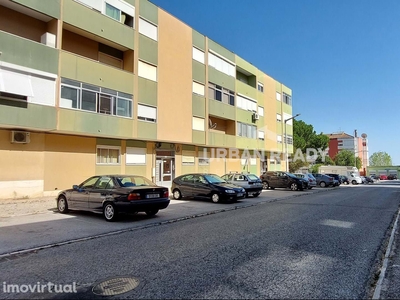 Apartamento T3 com Varanda na Póvoa de Santa Iria – Caniços.