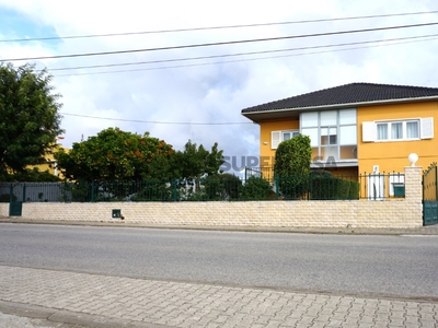 Moradia T5 Duplex à venda na Rua Santo Amaro