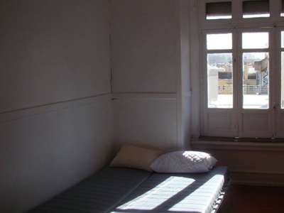 Quarto acolhedor em apartamento de 7 quartos no Areeiro, Lisboa