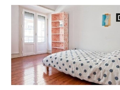 Quarto duplo em apartamento com 6 quartos no Areeiro, Lisboa