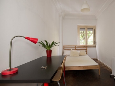 Quarto mobiliado em apartamento de 7 quartos em Arroios, Lisboa