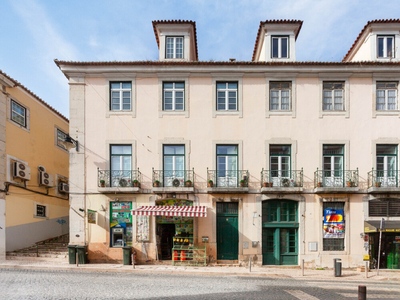 Apartamento em Edifício do Século XVIII - Rua das Janelas Verdes - Lisboa