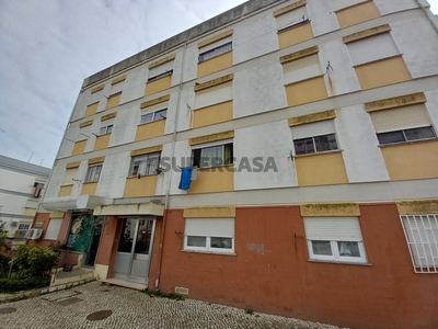 Apartamento T1 à venda na Avenida Luís de Camões
