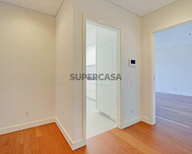 Apartamento T2 para arrendamento na Rua do Conselheiro Costa Braga