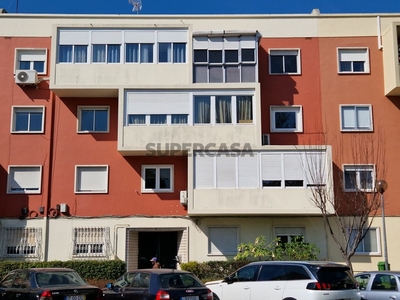 Apartamento T3 à venda na Rua Professor Egas Moniz