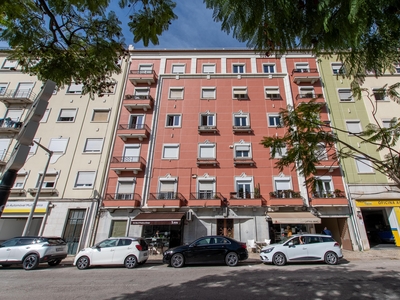 Charmoso apartamento T3 para arrendamento na Avenida 5 de Outubro