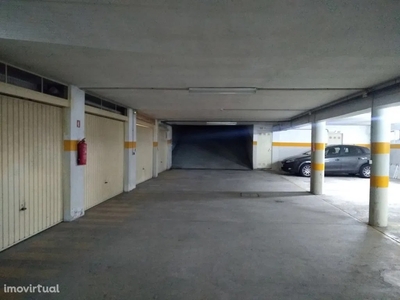 Estacionamento para comprar em Madalena, Portugal