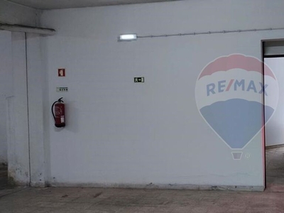 Garagem à venda em Cacém e São Marcos, Sintra