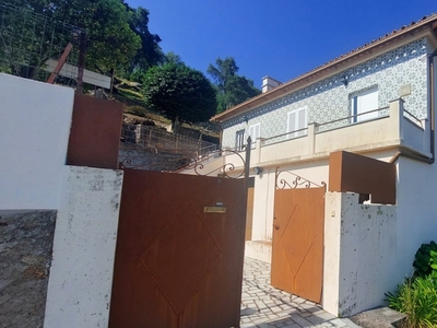 Venda de moradia V3 em bom estado geral, Barroselas, Viana do Castelo
